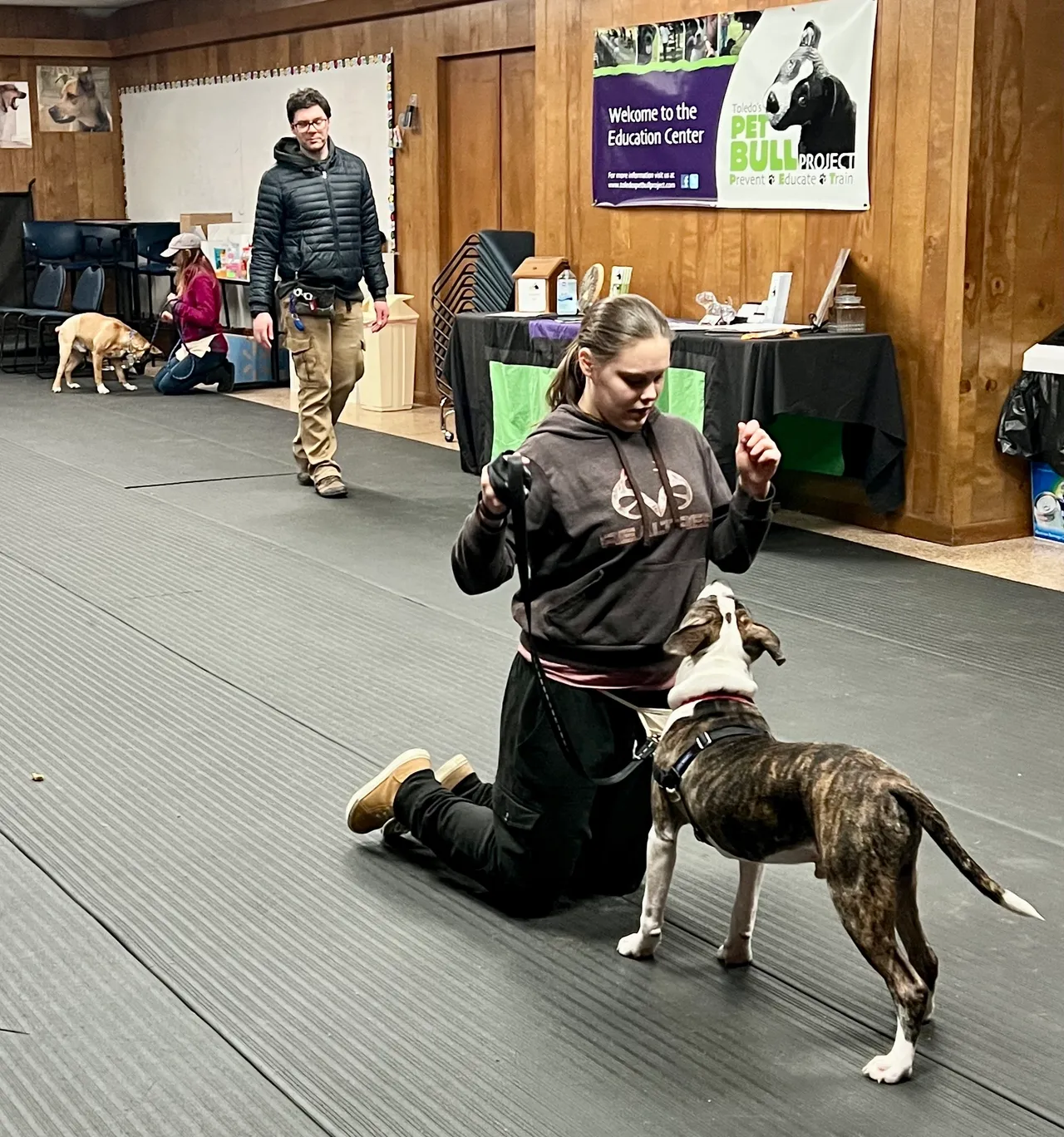 rs=w_1280,h_1368 A person kneeling down with a dog in front of him.